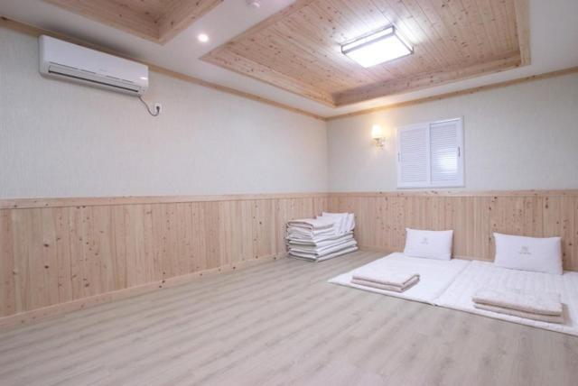 Yeosu Mj Motel Exterior photo